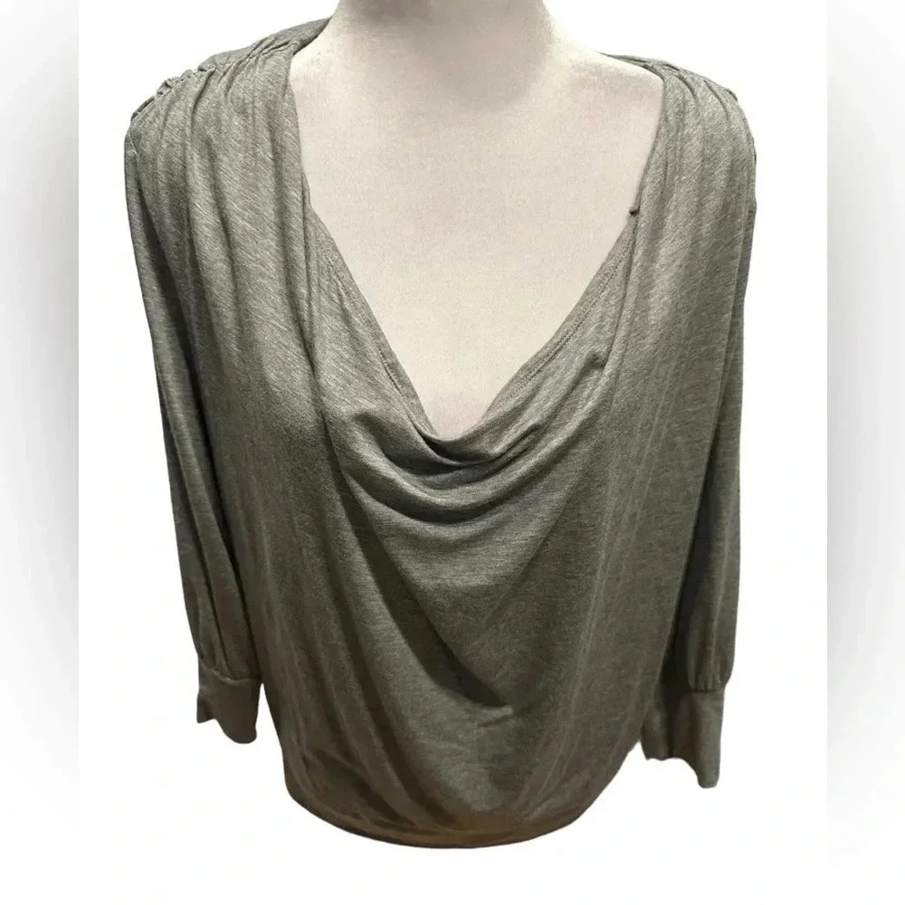 Alice + Olivia medium grey tops size L
